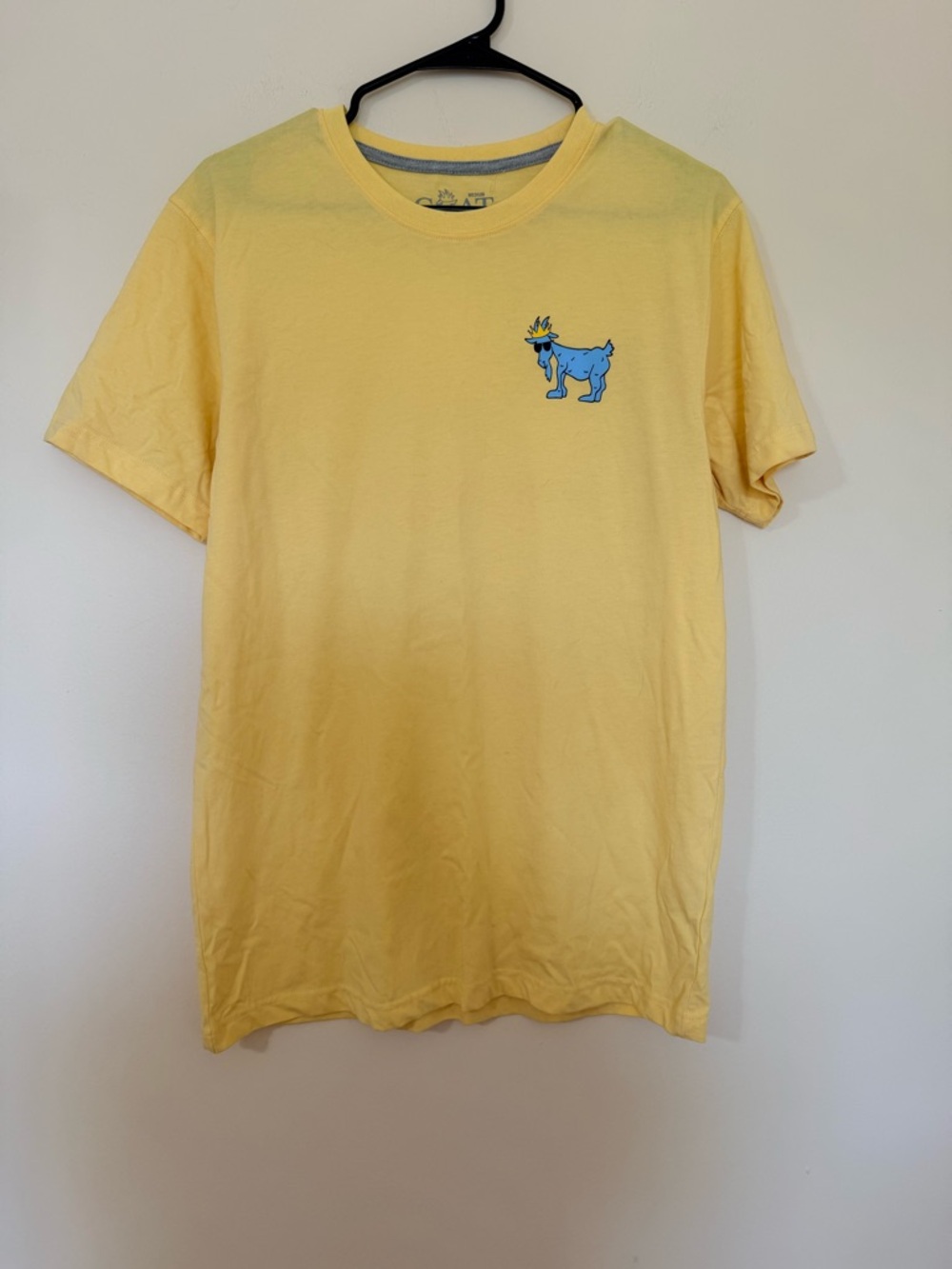 GOAT USA Casual Yellow Short Sleeve Tee with Blue Goat Motif